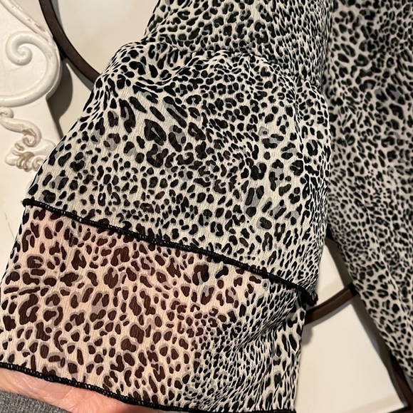 CACHE LEOPARD PRINT BELL SLEEVE BLOUSE SIZE SMALL - Picture 4 of 10